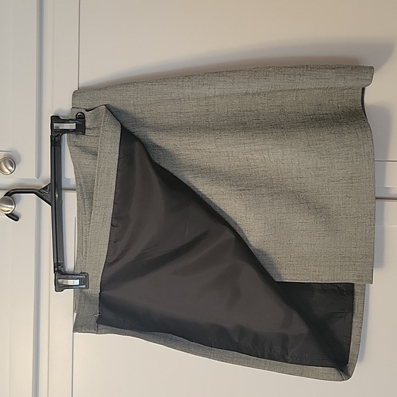 Geoffrey Beene Sport wrap skirt. Black/Gray, Size 10, Mach wash, Great condition - Picture 3 of 6